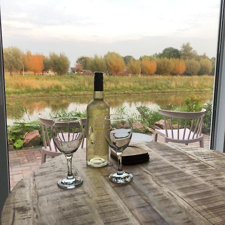 B&B Snurk Stiens, Fijn Verblijf Aan Open Vaarwater Exteriör bild