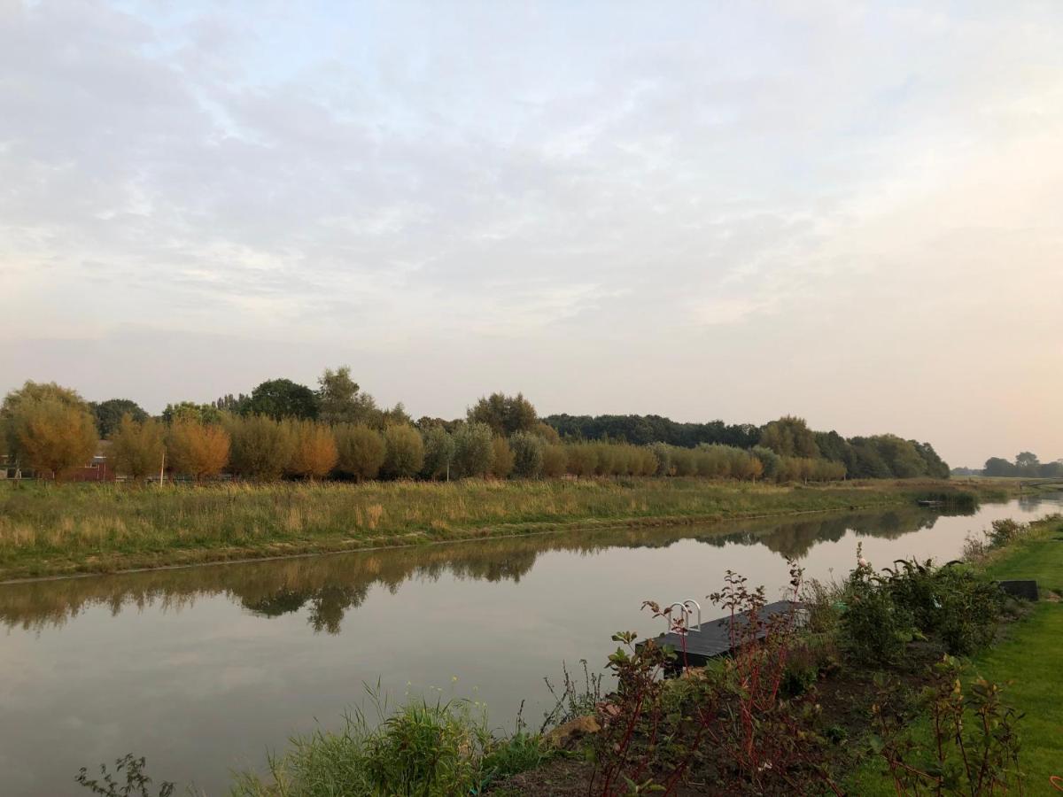 B&B Snurk Stiens, Fijn Verblijf Aan Open Vaarwater Exteriör bild