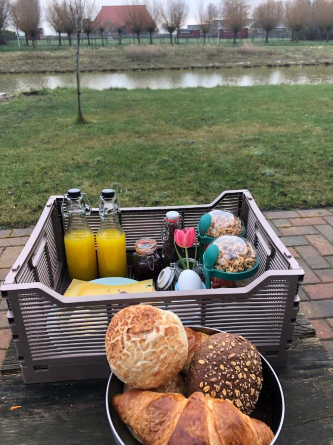 B&B Snurk Stiens, Fijn Verblijf Aan Open Vaarwater Exteriör bild
